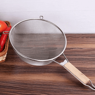 Peneiras Inox Cozinha Reforçada Cabo Madeira Arroz Feijão Coador 20CM